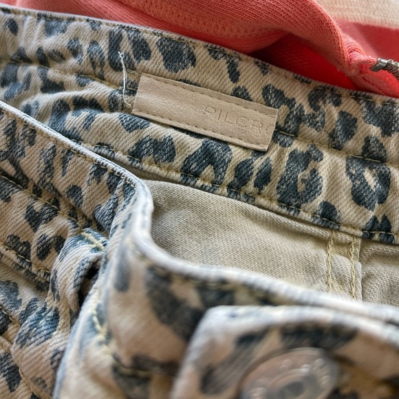 Pilcro The Wanderer Leopard Print Cargo Straight Leg Jeans Size 27 - Picture 12 of 12